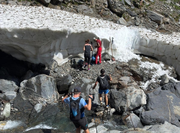 Il Cai: «Arrivano al rifugio e chiedono prosciutto e melone. Dopo il Covid la gente sui sentieri insegue le foto dei social ed è raddoppiata»