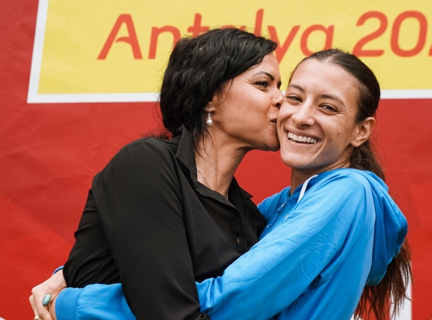 Jawhara, mamma di Nadia Battocletti: «Appoggiata a lei, mi ha fatto da madre: è lei quella forte»