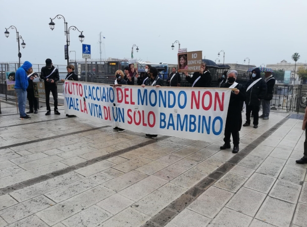 Ex Ilva a rischio chiusura: il Tribunale di Milano chiede più tutele per la salute (dopo il ricorso di 11 cittadini di Taranto)