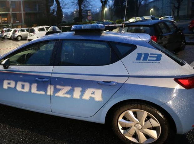 Monza, minacciarono e rapinarono una 22enne in centro: obbligo di firma per due giovani. A incastrarli le fotografie