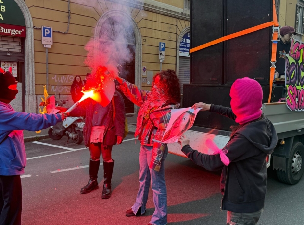 Corteo dell'8 Marzo, foto di Meloni bruciata: polizia al lavoro