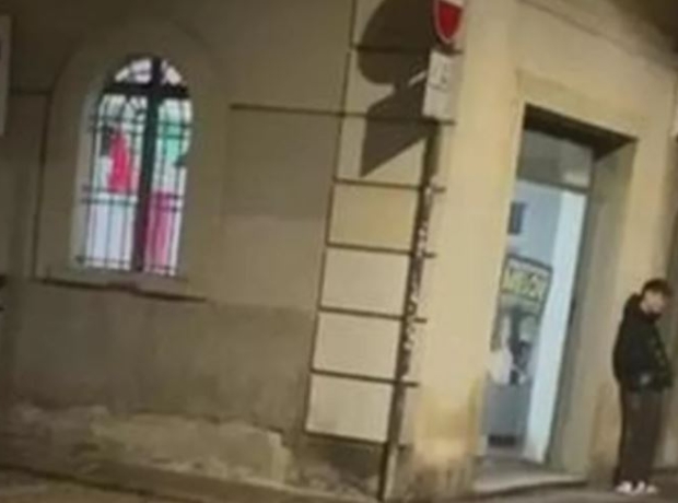 Parma, cori fascisti nella sede di Fratelli d'Italia: «Camicia nera trionferà». Il Pd: «Ora Meloni condanni l'episodio»