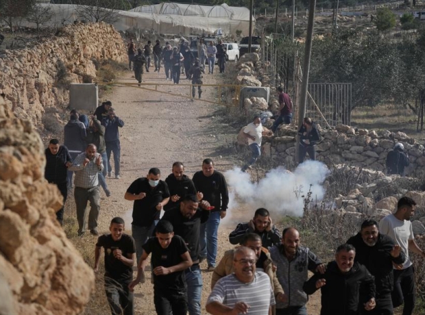 Il racconto dei 3 italiani aggrediti dai coloni israeliani in Cisgiordania: «Urlavano: "Wake up, italians!". Poi pugni e calci in faccia»