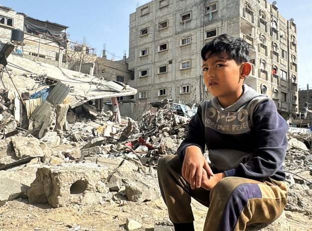 Gazala lotta contro freddo e malattie dopo le bombe. Stretta di Netanyahu sugli aiutiappello delle ong