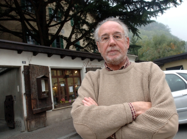 Danneggiò teca del ducel'ex brigatista Francesco Bellosi a processo: «Io ho solo tolto i fiori» Il 78enne Bellosi a processo: «Danni a monumento di Mussolini»