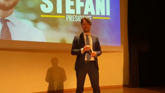 Alberto Stefani, la festa del nuovo presidente del Veneto nel suo paese: «A Borgoricco il miglior risultato»