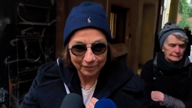 (LaPresse) “Ho mandato un messaggio con scritto, cara amica mia, fai un grande concerto, su, sopra di noi, dove sei sempre stata”. Così Gianna Nannini uscendo dal Piccolo Teatro, a Milano, dopo aver reso omaggio a Ornella Vanoni, morta venerd...