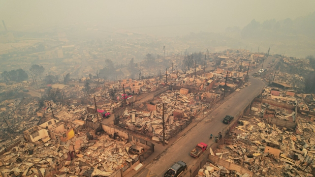 Cile in fiamme: immagini apocalittiche mostrano città rase al suolo dagli incendi boschivi