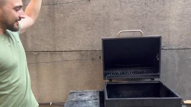 Bologna, multato per la grigliata, l'intervista video: «Farò ricorso per il mio barbecue»