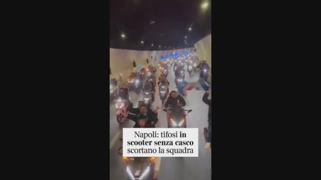 Salvini ai tifosi azzurri senza casco: «Viva il Napoli, ma usate la testa»