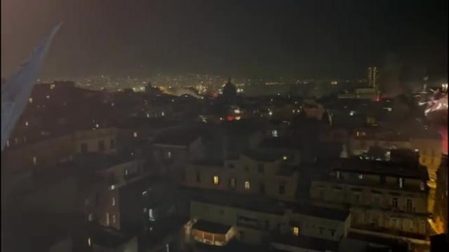 Pareggia Osimhen, a Napoli sembra Capodanno: fuochi d'artificio in tutti i quartieri