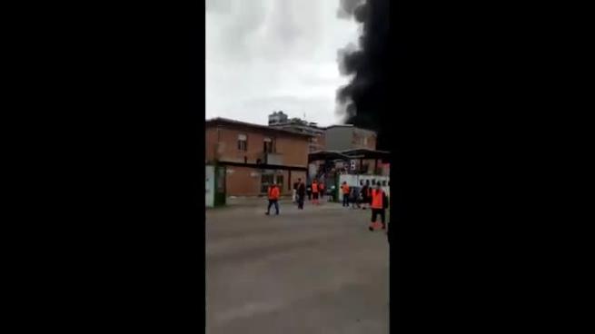 Il video dell' incendio alla Caviro di Faenza: l'esplosione e le fiamme