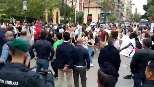 Palermo, tensioni tra manifestanti e polizia durante il corteo del 23 maggio