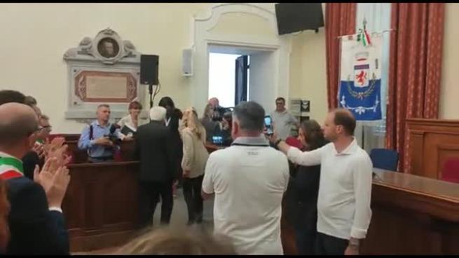 Mattarella in Romagna, il video: l'applauso dei sindaci e il saluto sulle note di «Romagna mia»