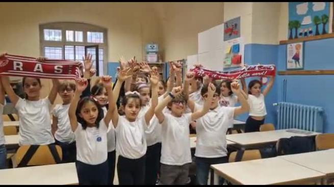 Febbre da play off anche a scuola: i bambini della "Piccinni" cantano l'inno biancorosso