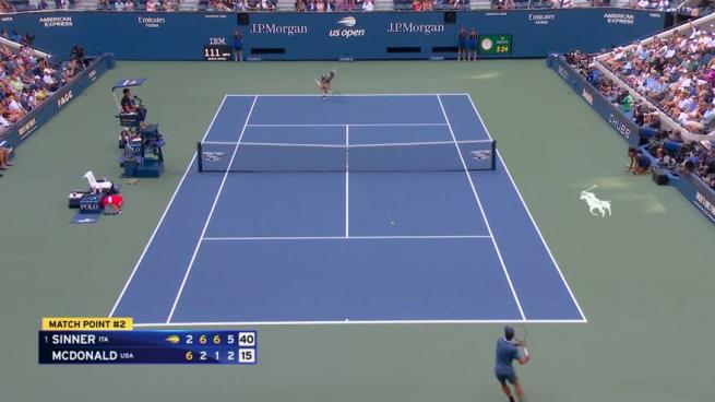 La falsa partenza, poi la vittoria in rimonta: rivedi i momenti salienti del match Sinner-McDonald ad US Open