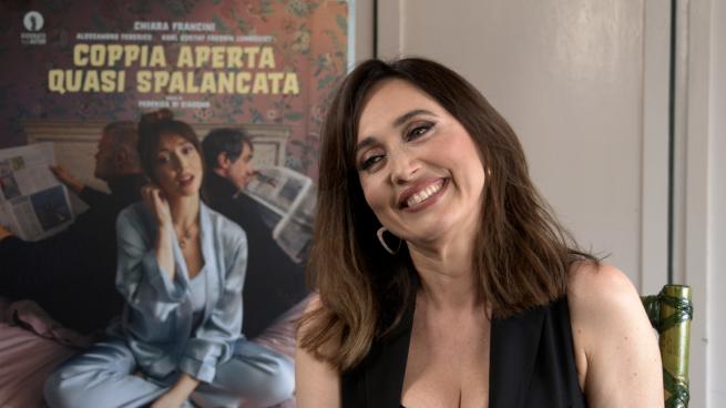 Chiara Francini a Venezia con la «Coppia Aperta» e il tabù sul poliamore