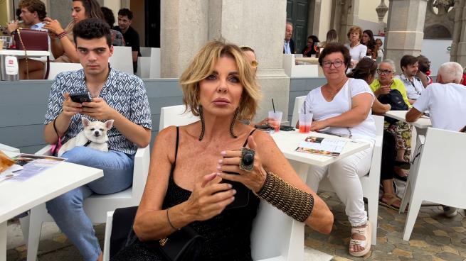 Alba Parietti: «Perché sola a Venezia? Il mio lui si deve alzare alle 6 per lavorare»