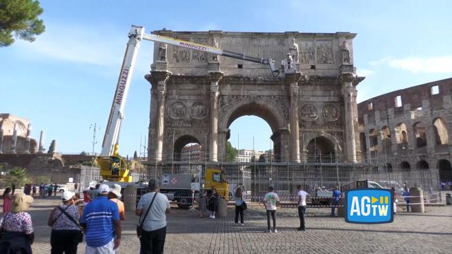 Fulmine colpisce l'Arco di Costantino: i danni e le prime operazioni di recupero