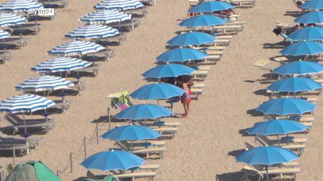 Concessioni spiagge, come funziona l'accordo con l'Ue: proroga e bandi al 2027