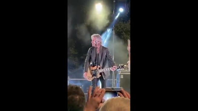 Ligabue, concerto a sopresa all'autogrill: «Il 21 giugno 2025 torno a Campovolo»