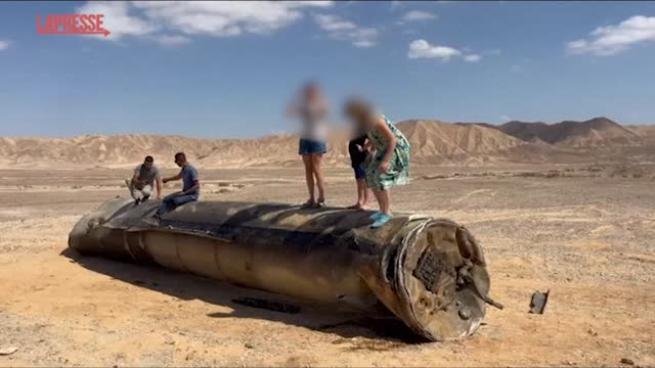 Israele, frammento di missile iraniano trovato nel deserto: i bambini ci giocano sopra