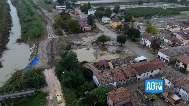 Maltempo in Emilia-Romagna, a Bagnacavallo 800 persone evacuate: il video dal drone