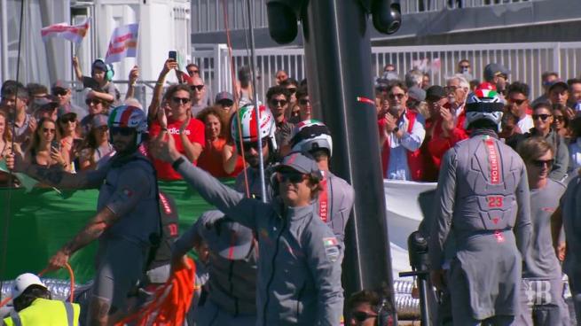 Luna Rossa: il lungo applauso dei tifosi al team