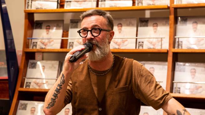 Marco Masini e il nuovo album, l'incontro con i fan nella Discoteca Laziale: «I miei "10 amori" scelti fra milioni»