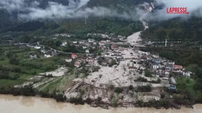 Alluvioni e frane in Bosnia: le immagini dal drone dei danni provocati dalle inondazioni