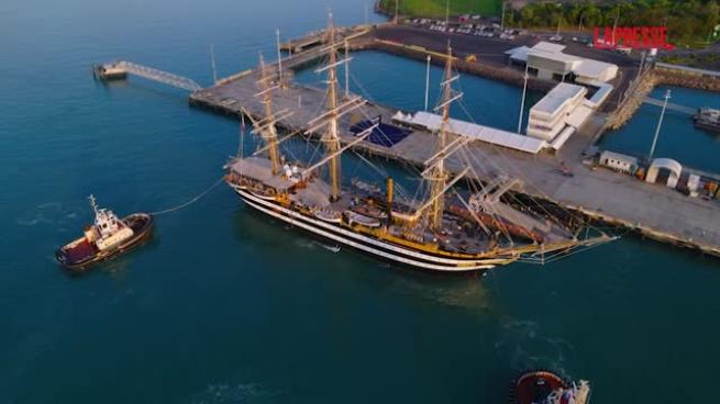 L'Amerigo Vespucci in Australia, in centinaia in fila per ammirare il veliero italiano