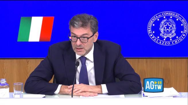 Giorgetti sulla cautela dell'Abi sulla manovra: «I pescatori e gli operai saranno contenti, di meno credo le banche»