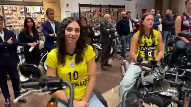 Volley Bergamo 1991, presentazione fra le Harley Davidson