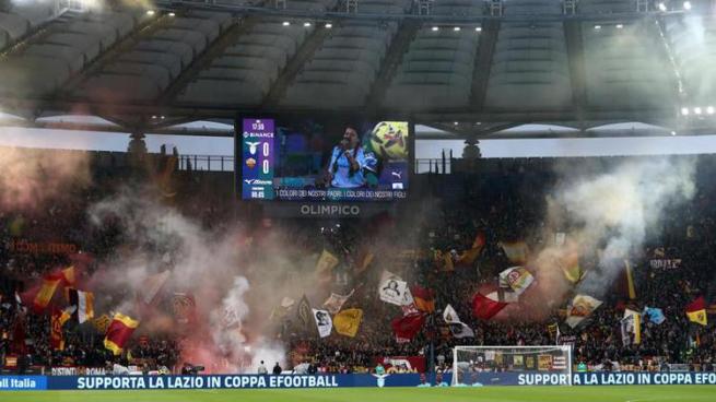 Roma-Torino, le contestazioni dei tifosi prima della partita in diretta