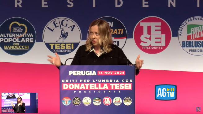 Meloni ironizza: «Assessora, presidenta, capatrena… a me va bene il presidente»