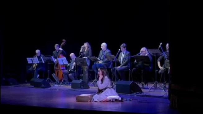 De Giovanni porta Ricciardi in teatro, mille persone all'Acacia