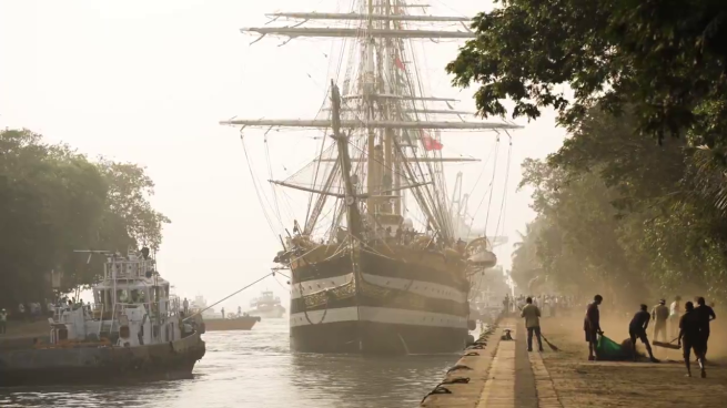 L'arrivo della nave Amerigo Vespucci a Mumbai