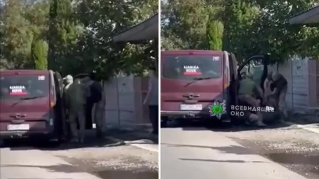 La caccia alle nuove reclute in Ucraina: civili prelevati in strada e caricati con la forza su furgoni anonimi