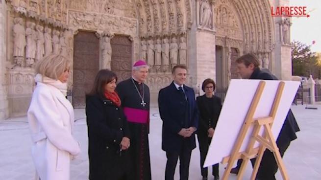 Parigi, Macron visita Notre Dame restaurata dopo l'incendio