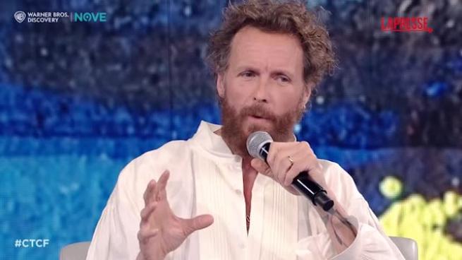 Jovanotti a 'Che Tempo Che Fa': «La musica si balla, va vissuta con il corpo. Così ho reimparato a camminare»