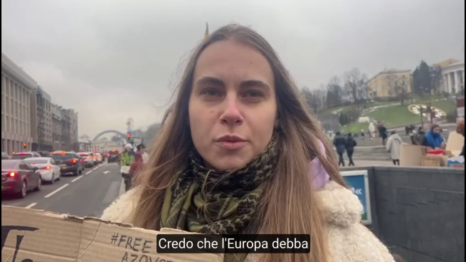 In piazza Maidan gli ucraini ricordano i caduti e chiedono la liberazione dei prigionieri: «L'Europa deve aiutarci»