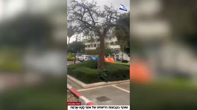 Il video della donna accoltellata da un terrorista palestinese a nord di Tel Aviv