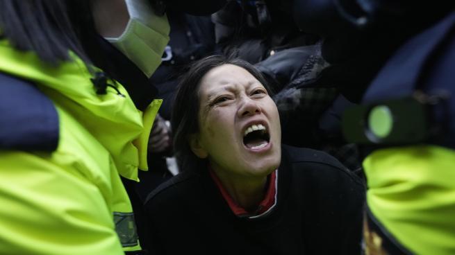 Corea del Sud, a Seul la protesta dei manifestanti pro Yoon: scontri con la polizia