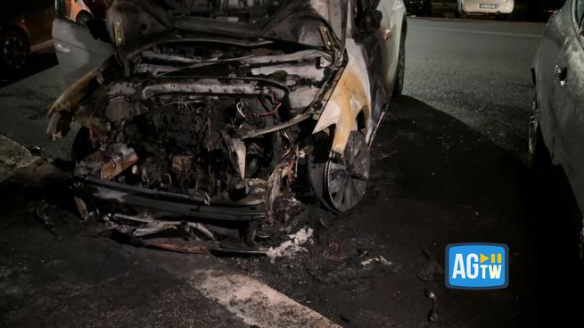 Auto in fiamme nel prepartita di Roma-Lazio: indagini in corso, forse si è trattato di una bomba carta