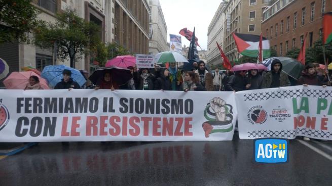 Il presidio per la Palestina all'ambasciata americana a Roma: «Gaza non è in vendita»