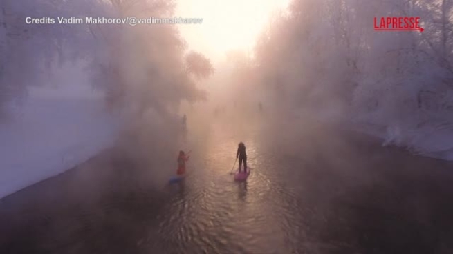 Paddleboard in Siberia a -40°, la folle impresa di un gruppo di atleti