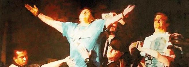 Napoli, Maradona «santo» nel dipinto choc esposto in chiesa