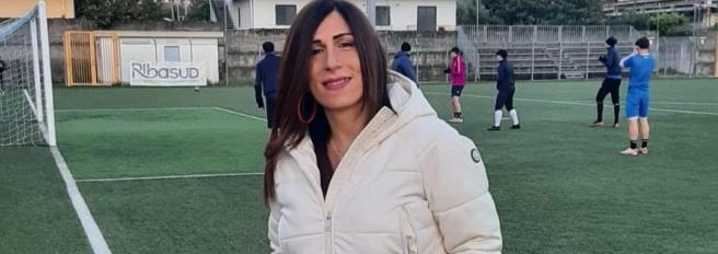 Marina Rinaldi, la prima allenatrice trans di calcio: «Sono donna ma mi faccio chiamare mister. In 20 anni sui campi non ho mai subito discriminazioni»