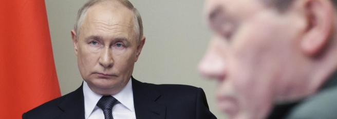 Putin «non era così arrabbiato da tempo». Ora deve decidere: minimizzare l'invasione ucraina di Kursk o mobilitare una guerra totale?