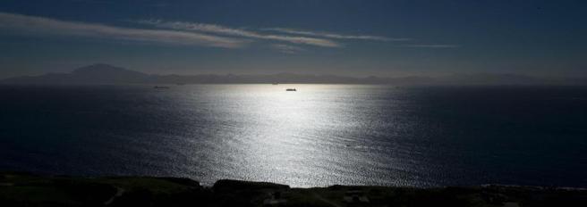 Il Mediterraneo è una delle aree più inquinate al mondo. Il rapporto: «Eroderà fino a 23 metri di coste, a rischio spiagge e città»